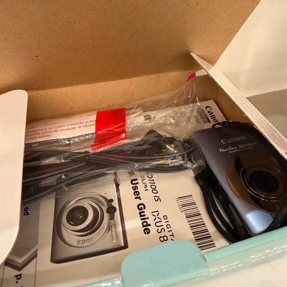 Canon PowerShot SD1100 IS Digital Camera - Blue